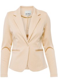 Béžový přiléhavý blazer s dlouhými rukávy, vyrobený z jemné tkaniny. Má výstřih s klopami, zapínání na jeden knoflík a dvě přední kapsy.