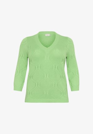 Šviesiai žalia megzta suknelė su V formos kaklu ir trijų ketvirčių rankovėmis, puikuojanti tekstūruotu raštu, sudarytu iš deimantų formų ir kaspinėlių.