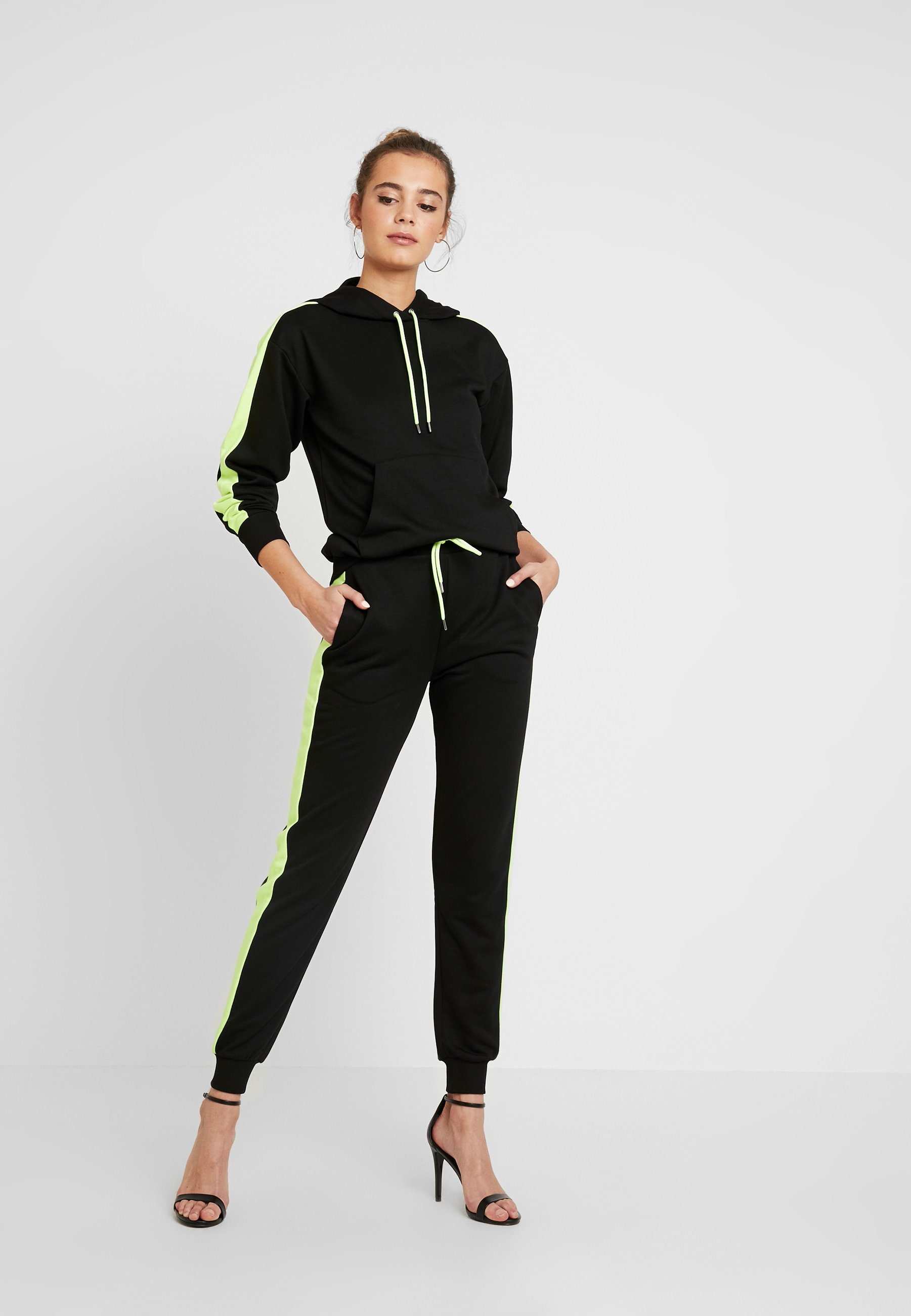 NA KD CONTRAST PANEL JOGGERS Joggebukse black Zalando.no NA-KD CONTRAST PANEL JOGGERS - Joggebukse - black