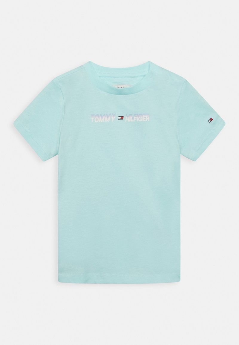 Lichblau katoenen T-shirt met korte mouwen, met het "TOMMY HILFIGER" logo in een vervagende afdruk op de borst en een klein logo op de mouw.