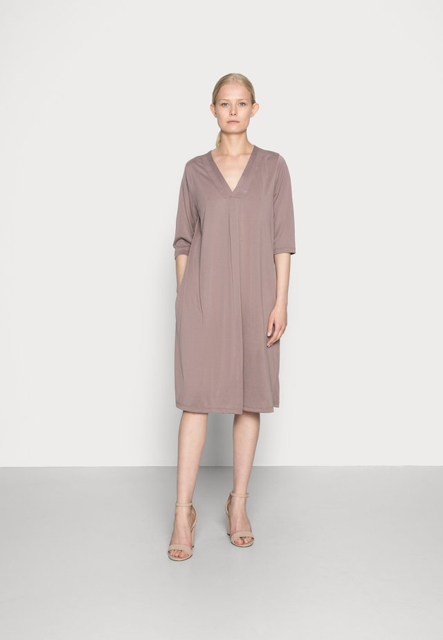 MODALA DRESS - Sukienka z dżerseju - faded brown