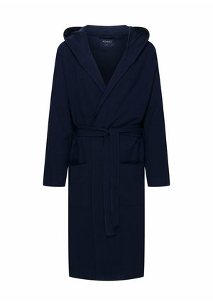 Granatowy szlafrok z kapturem, wykonany z miękkiego materiału, z długimi rękawami, paskiem do wiązania w talii oraz dwiema kieszeniami z przodu.