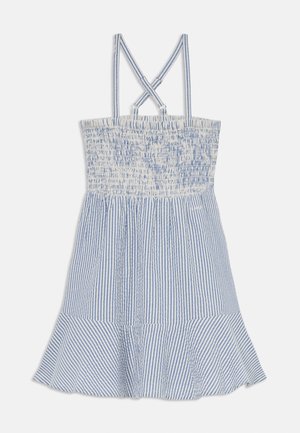 Stripete sommerkjole med smock-bodice, justerbare stropper med kryssdesign, og en utsvingt søm i blå og hvite farger.