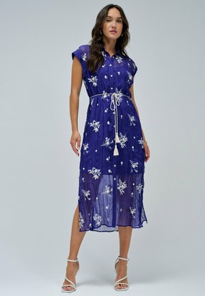 REGULAR - Vestido camisero - blau