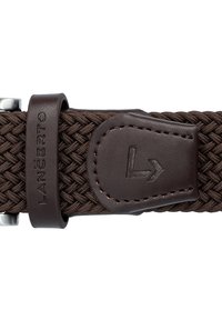 Spleciony brązowy pasek z tkaniny z akcentami ze skóry. Posiada wytłoczone logo na skórze oraz metalowy zamek w kolorze srebrnym. Teksturowany wzór na całej długości.