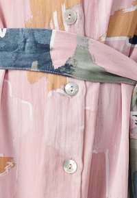 ST MRLO BLIGH  - Tričkové šaty - pink miami abstract