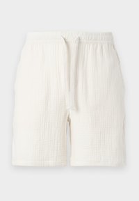 Shorts en coton blanc légers, avec une taille élastique et un cordon de serrage, présentant une texture froissée et une coupe décontractée.