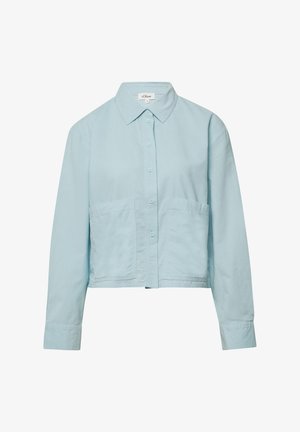 Hellblaues, langärmeliges Hemd mit Kragen und zwei großen vorderen Taschen, cropped Fit, von der Marke s.Oliver.