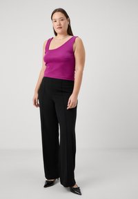 Vero Moda Curve VMCBECKY PULL ON - Trousers - black