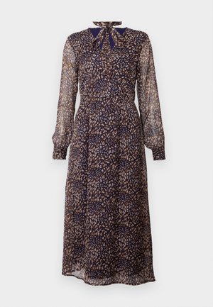 Robe longue et transparente en bleu marine avec un motif floral en crème et marron. Dotée d'un col à nouer et de longues manches bouffantes. Flotte jusqu'au milieu du mollet.