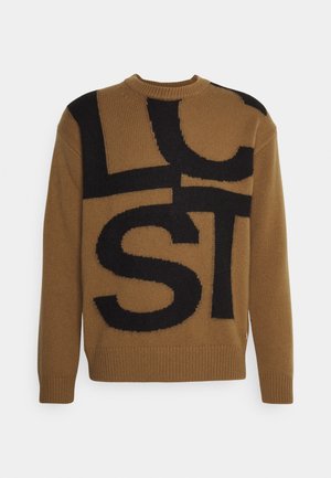 Brauner Strickpullover mit großem schwarzem grafischem Design mit Buchstaben. Rundhalsausschnitt, lange Ärmel und gerippte Bündchen und Saum.