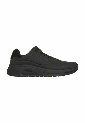 Sneaker Skechers nero basse con chiusura a lacci e suola spessa imbottita, vista di lato su sfondo bianco.