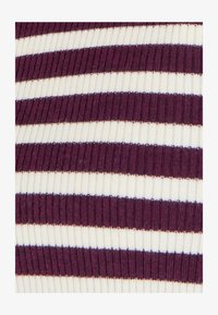 Unselected, prune rayé