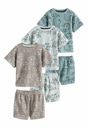 Három szett kisgyermek rövid ujjú póló és rövidnadrág vidám állatmintákkal: kék alapon oroszlánok, világosszürke alapon tigrisek, taupe alapon koalák.