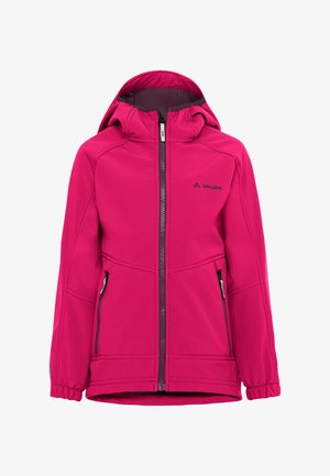 Rosa Softshell-Jacke mit Kapuze, Frontreißverschluss und zwei Seitentaschen. Glatte Textur mit elastischen Bündchen und einem Logo auf der Brust.