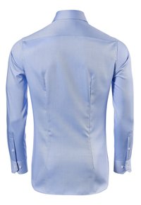 Helles blaues Hemd, lange Ärmel, strukturierter Stoff, spitzer Kragen, taillierte Passform, glatte Oberfläche, abgerundeter Saum und geknöpfte Manschetten.