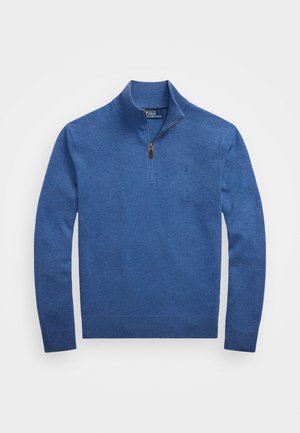 Blauwe gebreide trui met een ritsnekkraag, met een klein logo op de linkerkant van de borst. Zachte textuur, aansluitende mouwen en een effen ontwerp.