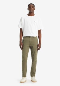 Levi's® - XX CHINO STANDARD TAPER PANTS - Chino - bunker olive shady Miniatuurafbeelding 1