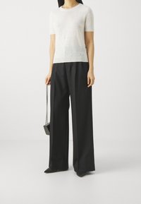WEEKEND MaxMara Jednoduché tričko - white