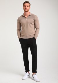 Gabbiano Pikeepaita - taupe