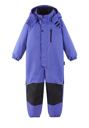 Lila wasserdichter Schneeanzug mit einem Reißverschluss, elastischen Bündchen und schwarzen Akzenten an den Beinen. Verfügt über eine abnehmbare Kapuze und eine Fronttasche.