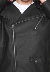 Nominal Veste en similicuir - black