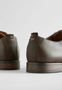 Next EMBOSSED OXFORD WINGCAP BROGUE - REGULAR FIT - Eleganta snörskor - brown