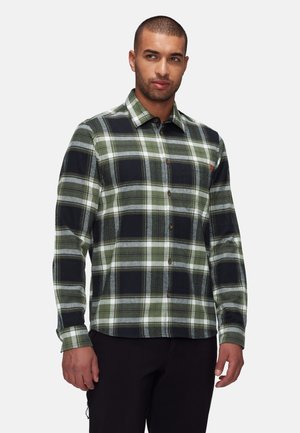 Groene en zwarte geruite flanellen shirt met een knoopsluiting aan de voorkant, kraag en lange mouwen. Heeft bruine knopen en een subtiele logo-accent.