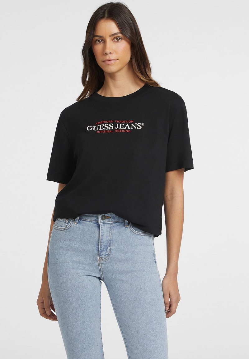 Guess Jeans - AMERICAN - Apdrukāts T-krekls - schwarz, Palielināt
