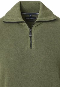 Zielony bawełniany pulower z kołnierzem na pół zamek. Teksturowany materiał z wplecionym wzorem, z czarnym zamkiem błyskawicznym i wzmocnionymi detalami szwów.