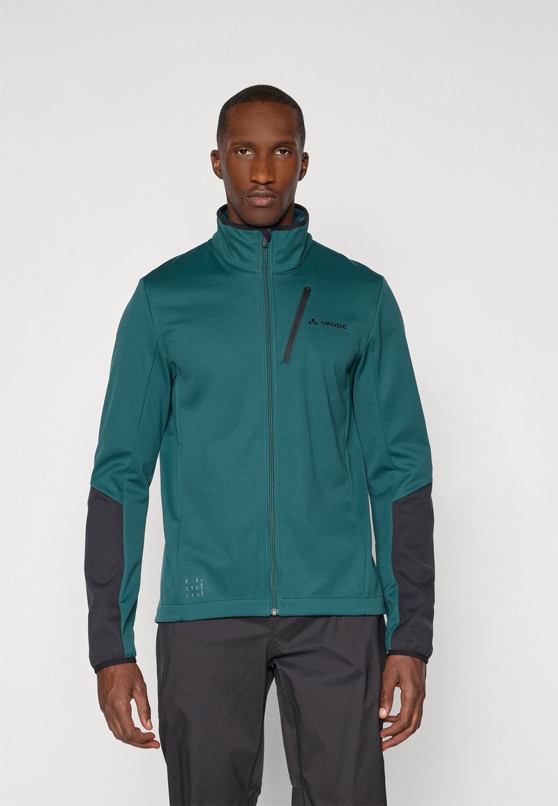 Türkise Softshell-Jacke mit Reißverschluss-Brusttasche und schwarzen Akzenten an den Ärmeln. Leichtes Gewebe mit glatter Textur, geeignet für den Outdoor-Einsatz.