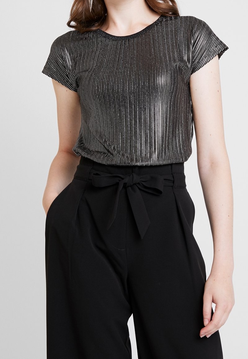 ONLY Camiseta estampada - black