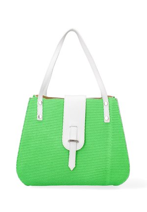 Groene handtas met textuur, voorzien van een wit leren hengsel en een centrale gesp, met zilverkleurige metalen accenten.