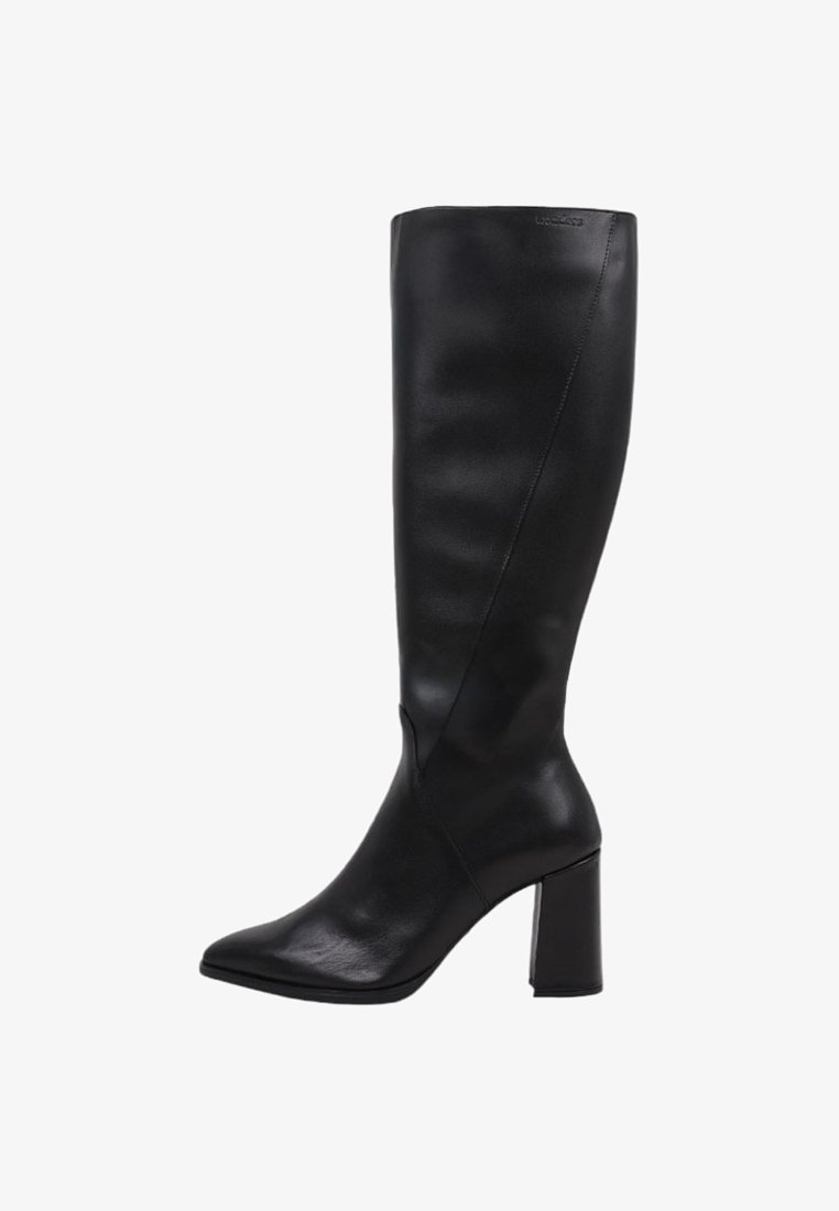 Bottes en cuir noires jusqu'aux genoux avec un bout pointu et un talon carré. Texture lisse avec un détail de couture sur le côté.