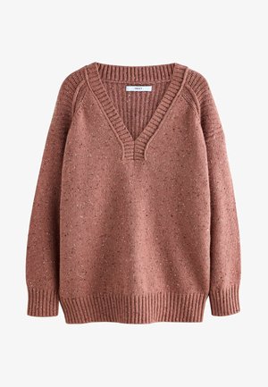 Rustrød strikket sweater med V-hals, ribbet krave og manchetter. Har et struktureret mønster med små prikker over det hele.