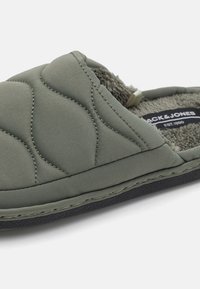 Jack & Jones JFWBALHAM  - Pantuflas - olive night