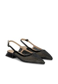 Scarpe slingback nere con punta affilata, texture in rete e tacco a blocco piccolo. Presentano una soletta beige e un cinturino alla caviglia regolabile.