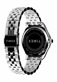 Montre en acier inoxydable argenté au design moderne, avec un cadran noir et un bracelet à maillons. Le fermoir porte un logo "TIMEX".
