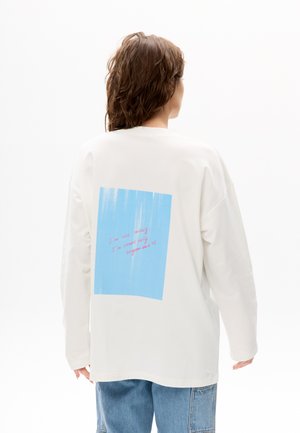 - Bluzka z długim rękawem