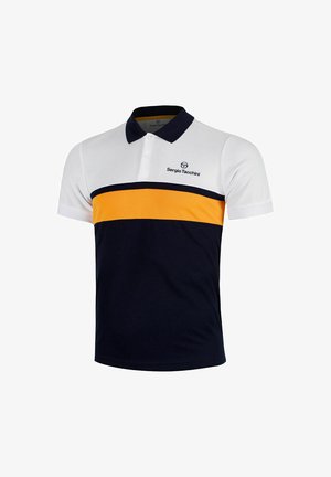 Polo con colletto bianco e parte superiore del petto, caratterizzato da una striscia orizzontale blu navy e arancione. Realizzato in tessuto morbido, con un logo sul petto.