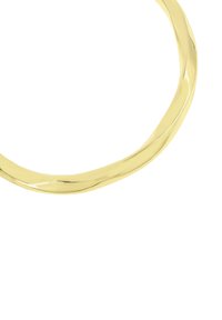 Bracciale rigido in oro placcato con superficie liscia e lucida; presenta una forma rotonda e una sottile texture data dal design a spirale.