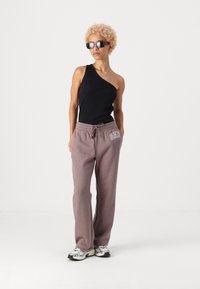 GAP Petite HERITAGE - Treniņtērpa apakšdaļas - wassel