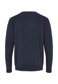 Mörkblå pullovertröja i mjukt stickat material, med rund hals, långa ärmar och ribbad nederkant och manschetter. Slät textur, utan mönster.