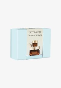 Set regalo Estee Lauder Midnight Renewal in una scatola azzurra chiara. Include due barattoli di vetro con coperchi dorati; uno è ambrato, l'altro è più piccolo.