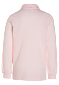 Lichtroze polo shirt met lange mouwen, gemaakt van textiel met een gestructureerde stof, geribde kraag en elastische cuffs, met een gladde afwerking en zonder zichtbare logo's.