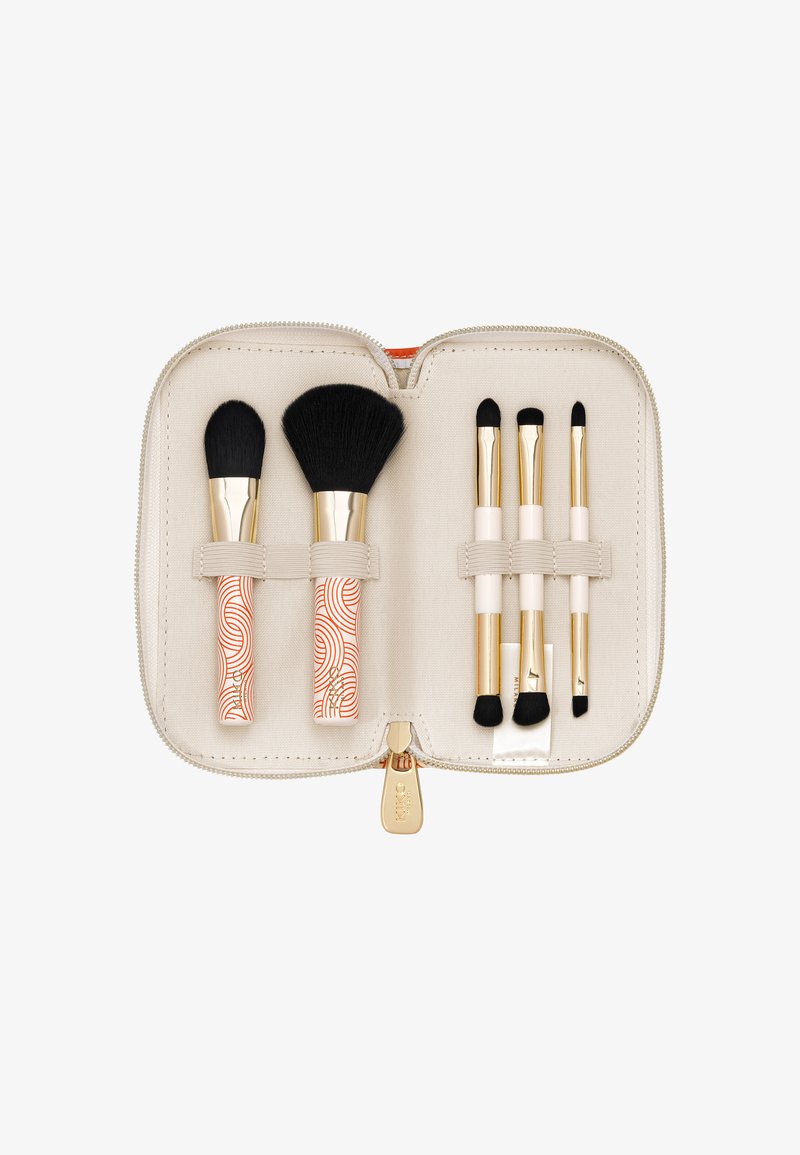 Travel Brush Set De Brochas De Maquillaje Kiko Estuche Para