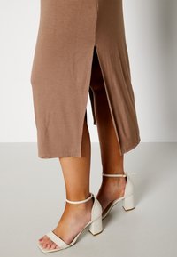 Bubbleroom HALTERNECK DRESS - Sukienka z dżerseju