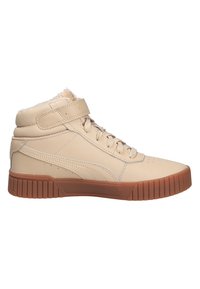 Baskets montantes en cuir beige clair avec une surface texturée, dotées d'une semelle en caoutchouc, d'un devant à lacets et d'une sangle Velcro.