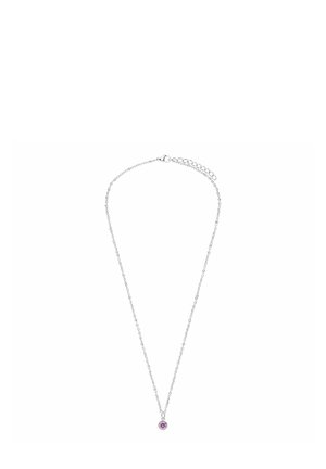 Zilveren ketting met een delicate ketting, voorzien van een ronde hanger met een roze edelsteen, bevestigd met een sluiting in de vorm van een kreeft.