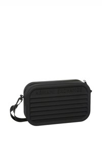 Borsa a tracolla rettangolare nera realizzata in materiale gommoso, con texture rigata, chiusura a zip e logo "ARMANI EXCHANGE" in rilievo.
